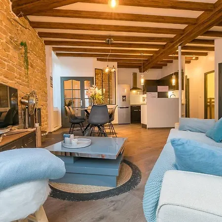 L'alcove, Au Centre De * ディジョン