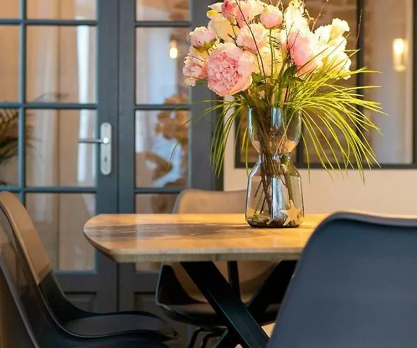 L'alcove, Au Centre De Dijon